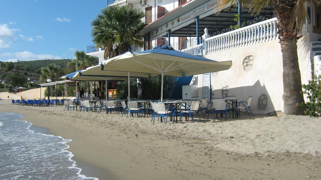 Oasis Hotel Theodoros & Litsa Galaris Agia Marina  Exterior foto